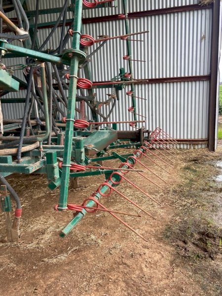 12m Janke 400 Seeder Bar