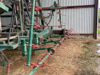 12m Janke 400 Seeder Bar