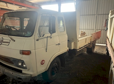 UD Tipper Tray Truck