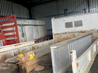 UD Tipper Tray Truck