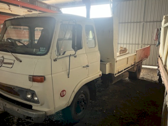 UD Tipper Tray Truck