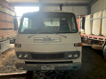 UD Tipper Tray Truck