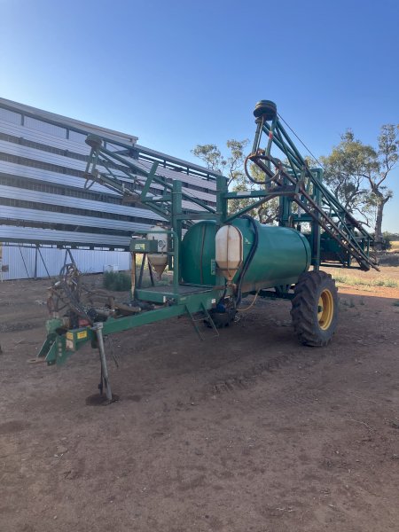 1999 Goldacres 2500 lt Trailing Sprayer