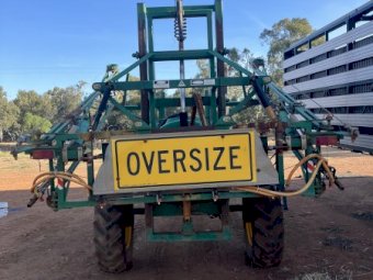1999 Goldacres 2500 lt Trailing Sprayer