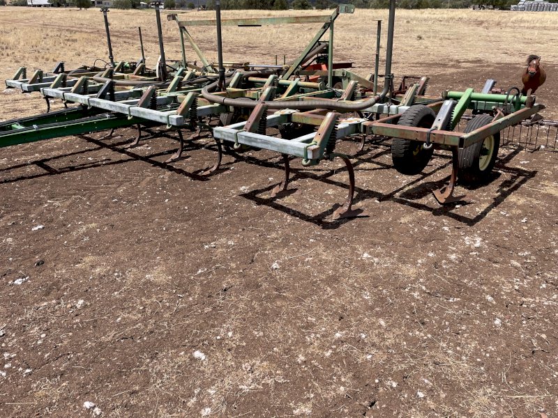 John Deere 1610 30ft Chisel Plough