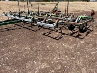 John Deere 1610 30ft Chisel Plough