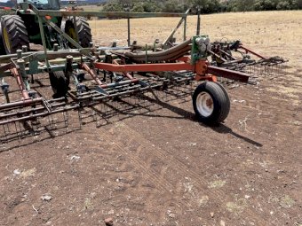 John Deere 1610 30ft Chisel Plough