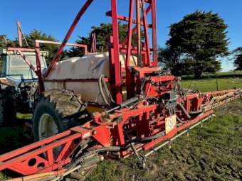 2008 Croplands Pinto 3000 lt Trailing Sprayer