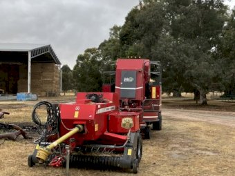 2017 Massey Ferguson Inline 1840 Baler with Bale Baron