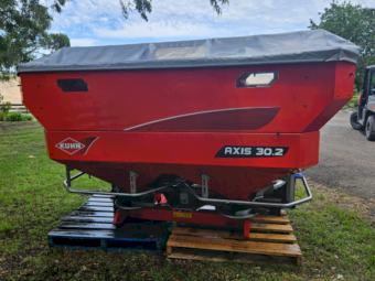 2017 Kuhn Axis-M 30.2 Spreader