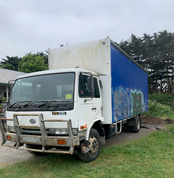 1999 UD PKB210 Curtainsider Truck