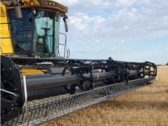 2017  45 ft MacDon FD 75 Flex Draper front with Cross Auger