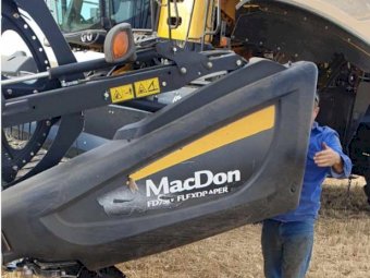 2017  45 ft MacDon FD 75 Flex Draper front with Cross Auger