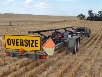 2017  45 ft MacDon FD 75 Flex Draper front with Cross Auger