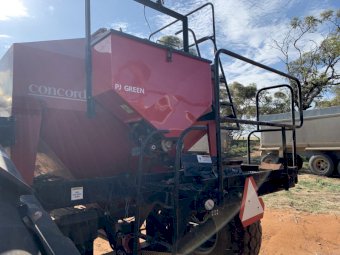 Case 4900 Field Cultivator  Bar with 2400 Air Cart