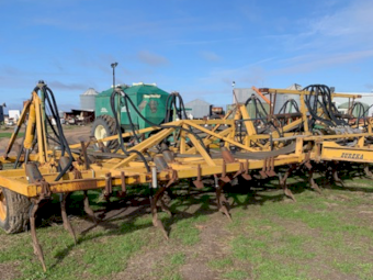 Simplicity Airseeder and 45ft AFM Bar