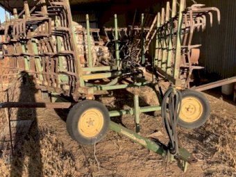 Horward Bagshaw 15 leaf hydraulic harrows.