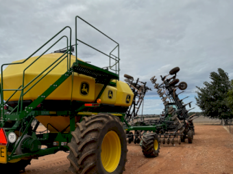 Flexicoil ST820 Bar with 2021 John Deere 1910 Cart