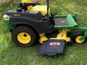 John Deere Z445 Zero Turn Mower