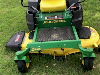 John Deere Z445 Zero Turn Mower