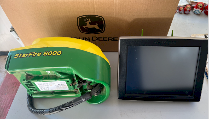 John Deere 4640 Universal Screen and SF6000 Receiver