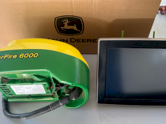 John Deere 4640 Universal Screen and SF6000 Receiver