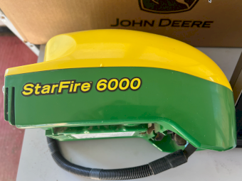 John Deere 4640 Universal Screen and SF6000 Receiver