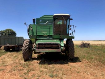 1984 John Deere 8820 Header with 224 Tyne Reel Open Front