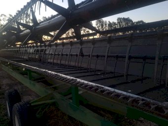 2008 40' Midwest CropHawk Draper Front