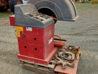 2005 Mondolfo Ferro MT2310 Truck Wheel Balancer