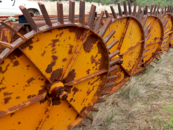 Pederick 8 wheel Stick Rake