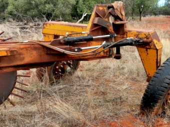 Pederick 8 wheel Stick Rake