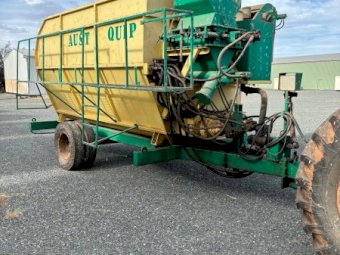 Aust Quip Feed Mixer with Roller Mill