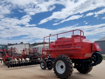 2004 Horwood Bagshaw Scaribar with 2008 Horwood Bagshaw 6000 Air Cart