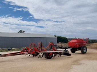 2004 Horwood Bagshaw Scaribar with 2008 Horwood Bagshaw 6000 Air Cart