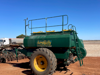 Janke Airseeder with Simplicity Air Cart