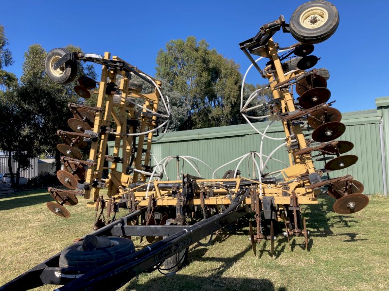 2007 Ezee-on 36ft Air Seeder Bar 