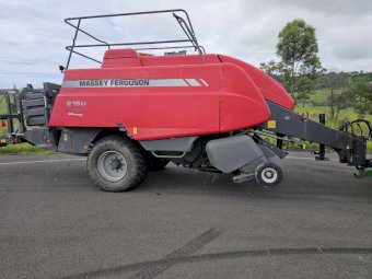 2009 Massey Ferguson 2150 Baler