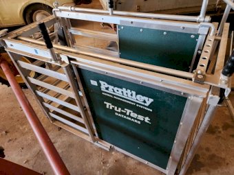 2020 Prattley 3-Way Manual Crate, Tru-Test Datamars ID 5000 Indicator & MP600 Loadbars