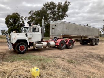 1982 Mack R600  Prime Mover