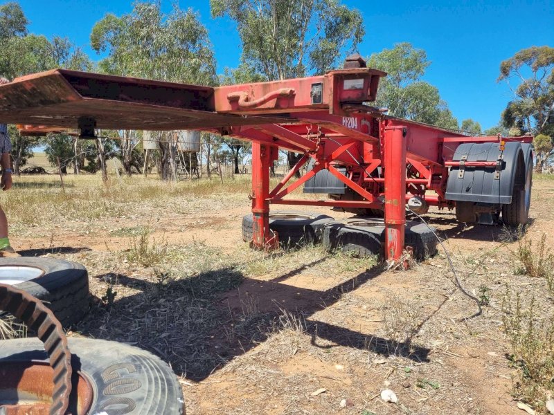 Krueger 20ft Skel Trailer