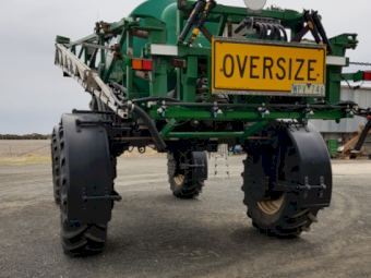 2005 Goldacres 4400 SP Boom Spray