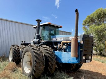 Ford Versatile 846 Tractor