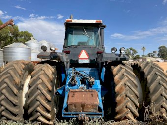 Ford Versatile 846 Tractor