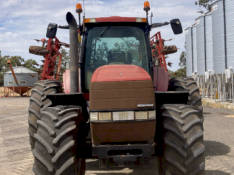 2005 Case IH Magnum MX285 Tractor with 2002 Horwood Bagshaw Bar and 4000 Air Cart
