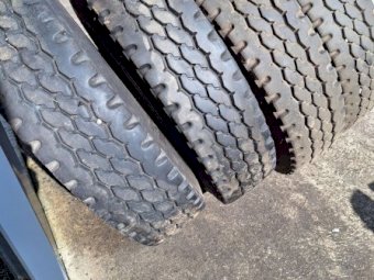 4 X Bridgestone 10.00R20 Truck Tyres And Rims