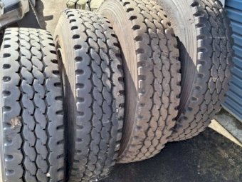 4 X Bridgestone 10.00R20 Truck Tyres And Rims