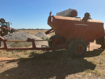 International 726 Header/Seed Cleaner