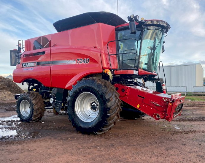 2017 Case IH 7240 Header with 2007 MacDon 40ft 2152 Draper Front | Farm ...