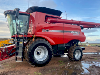 2017 Case IH 7240 Header with 2007 MacDon 40ft 2152 Draper Front